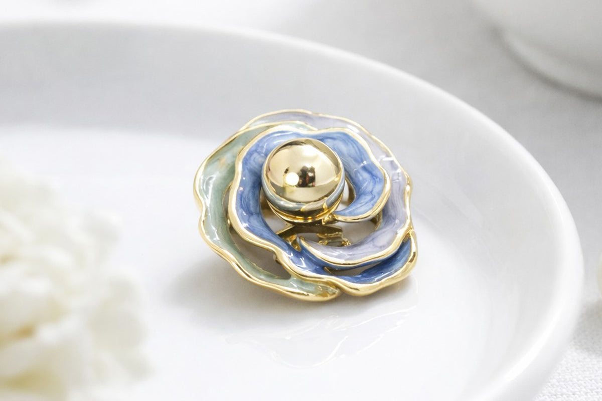 Elegant Gold & Enamel Rose Design