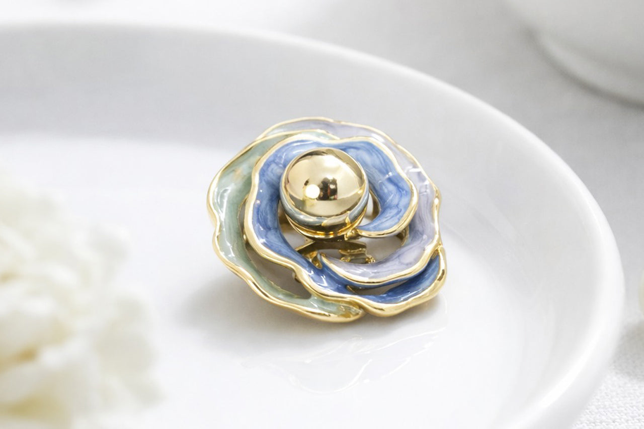 Elegant Gold & Enamel Rose Design
