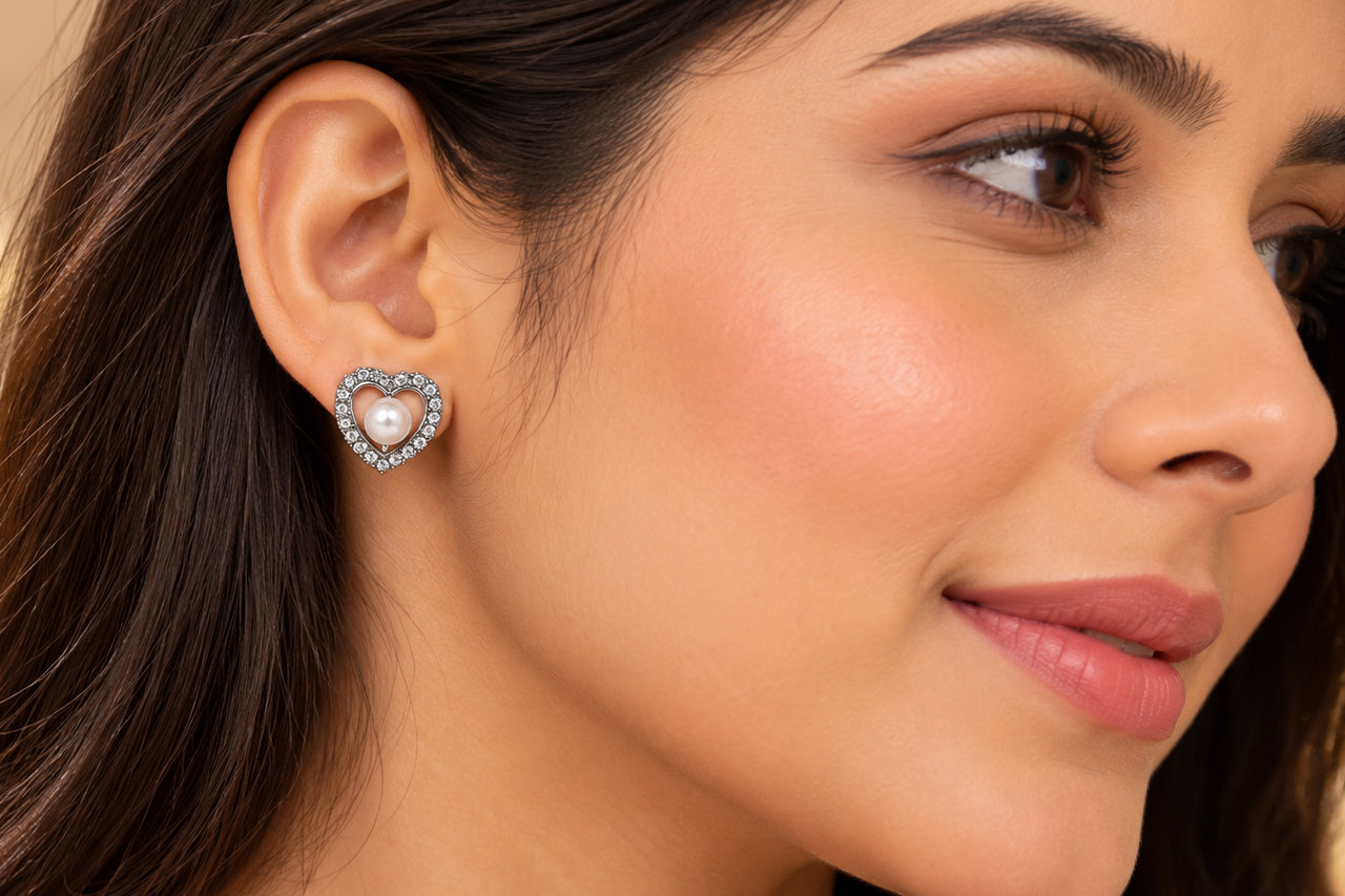 Asterials Heart-Shaped Pearl Stud Earrings with Elegant Pearl