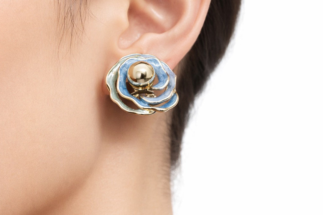 Elegant Gold & Enamel Rose Design