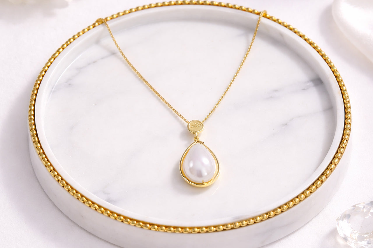 Pearl Drop Pendant Necklace