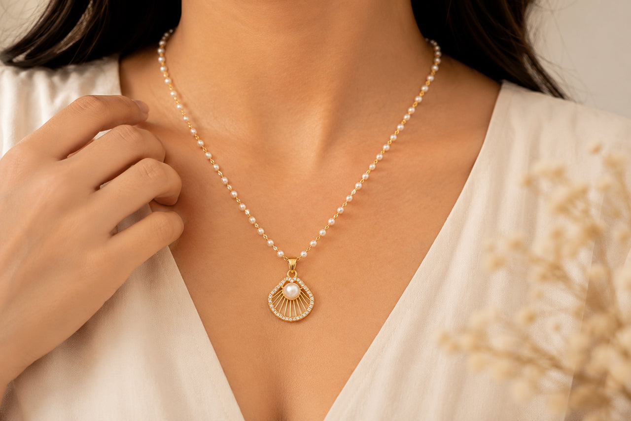 Elegant Pearl Pendant Necklace